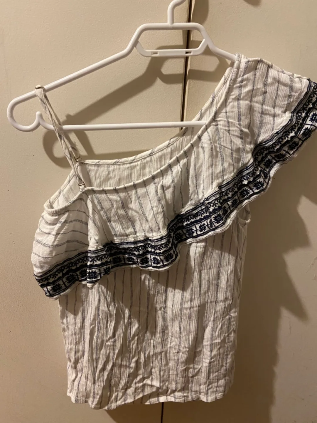 Abercrombie & Fitch XS White Striped Top image indicator(2)