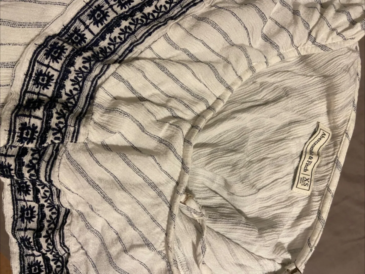 Abercrombie & Fitch XS White Striped Top image indicator(3)