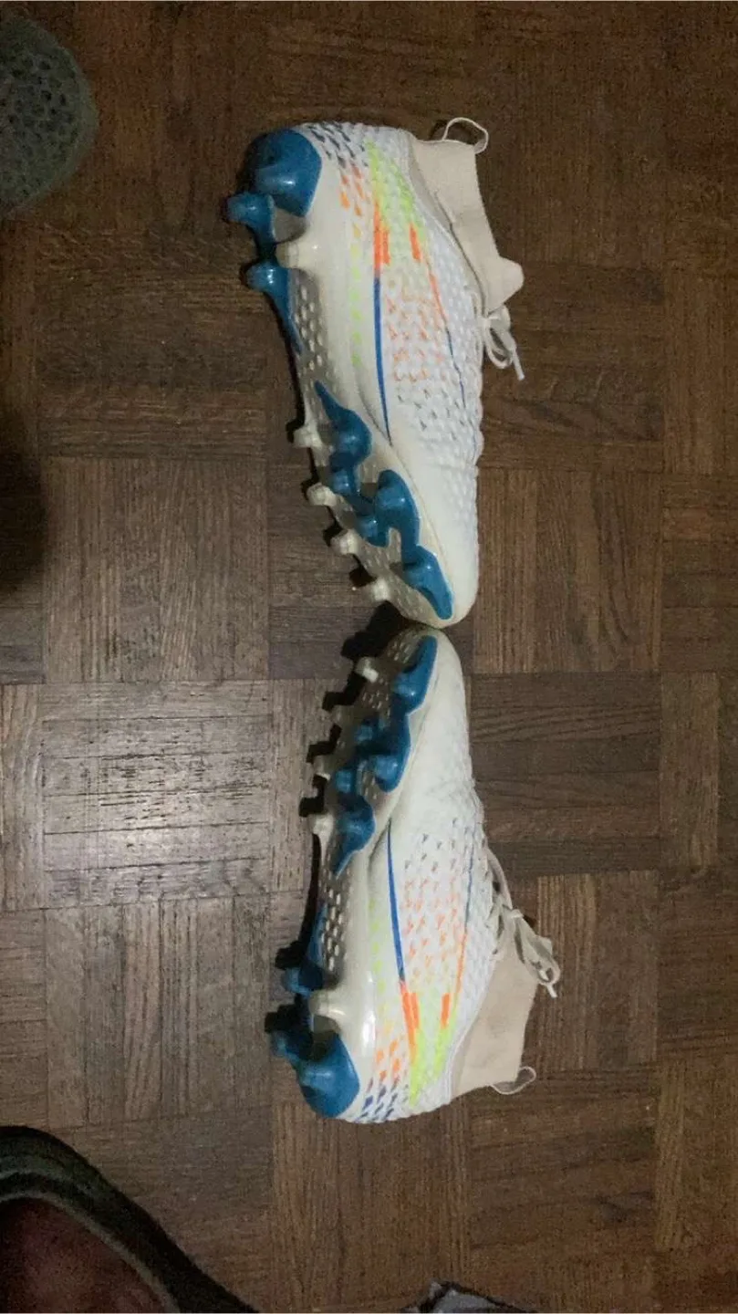 Soccer Cleats image indicator(3)