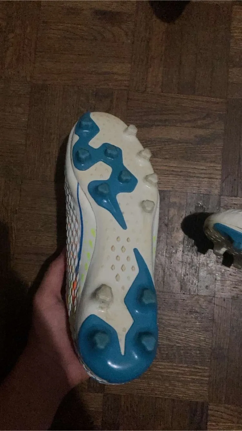 Soccer Cleats image indicator(2)