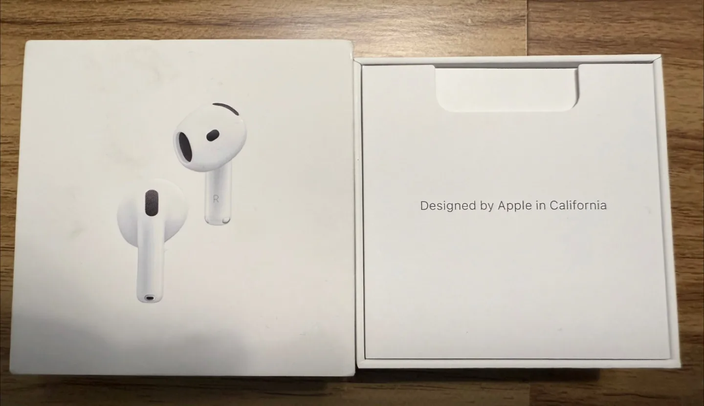 Apple AirPods 4th Generation ANC- Like New! image indicator(2)