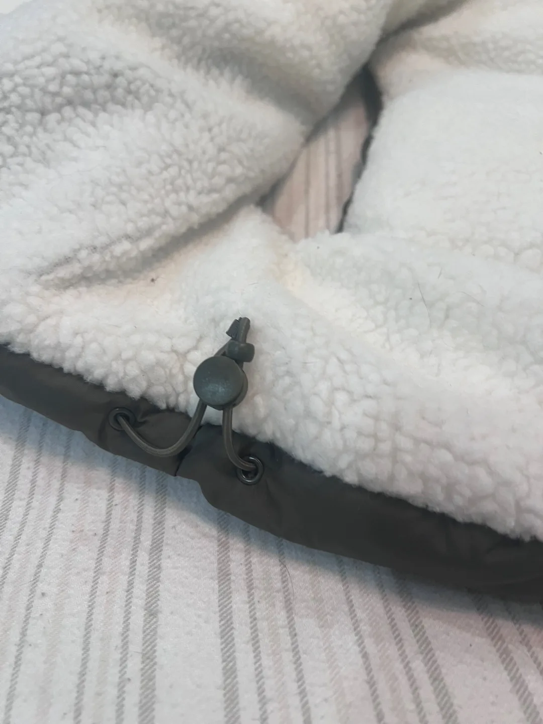 Women’s Aeropostale Sherpa Lined Vest - Size XL image indicator(4)