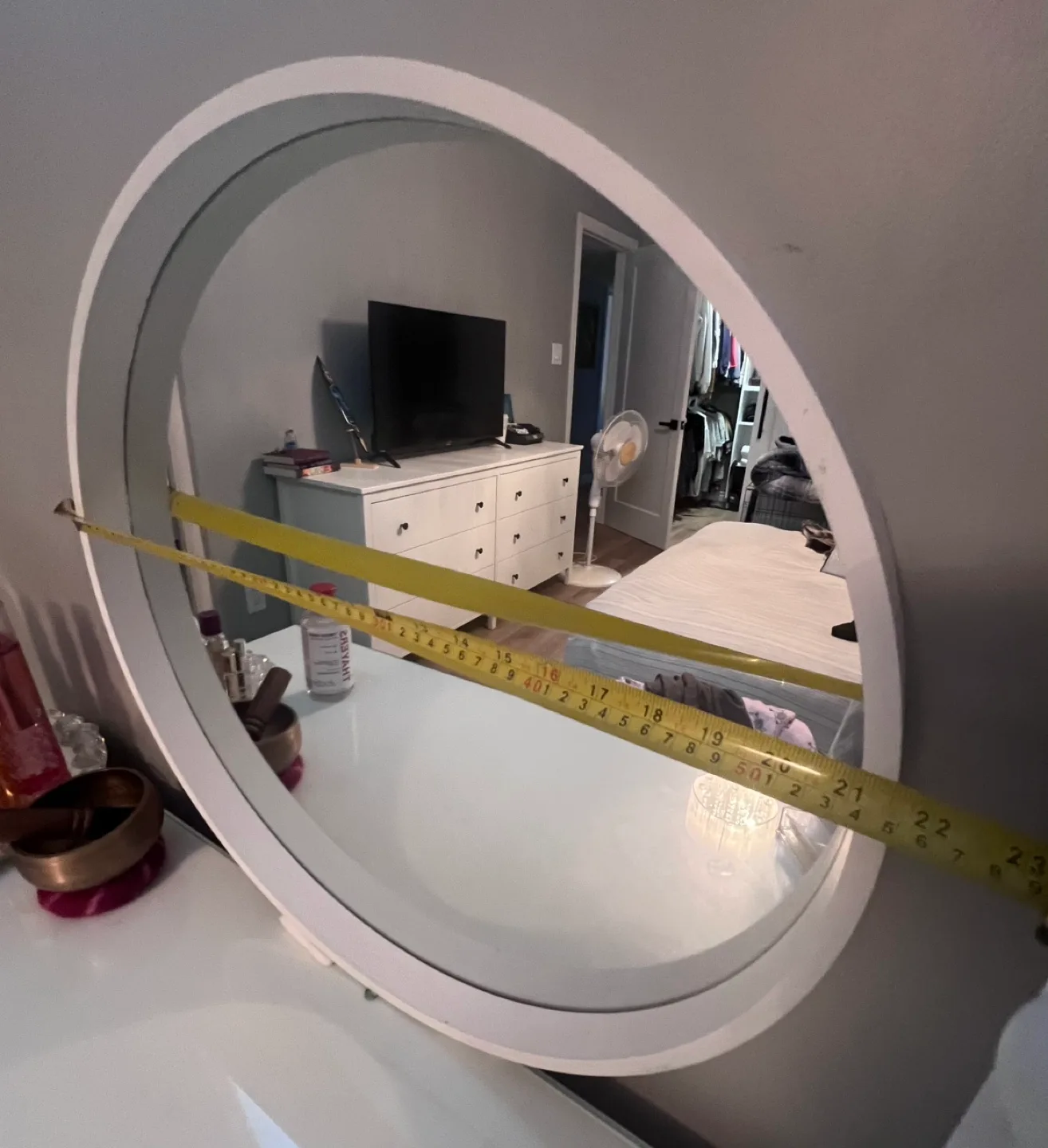 Round White Mirror - 21.5 diameter image indicator(2)