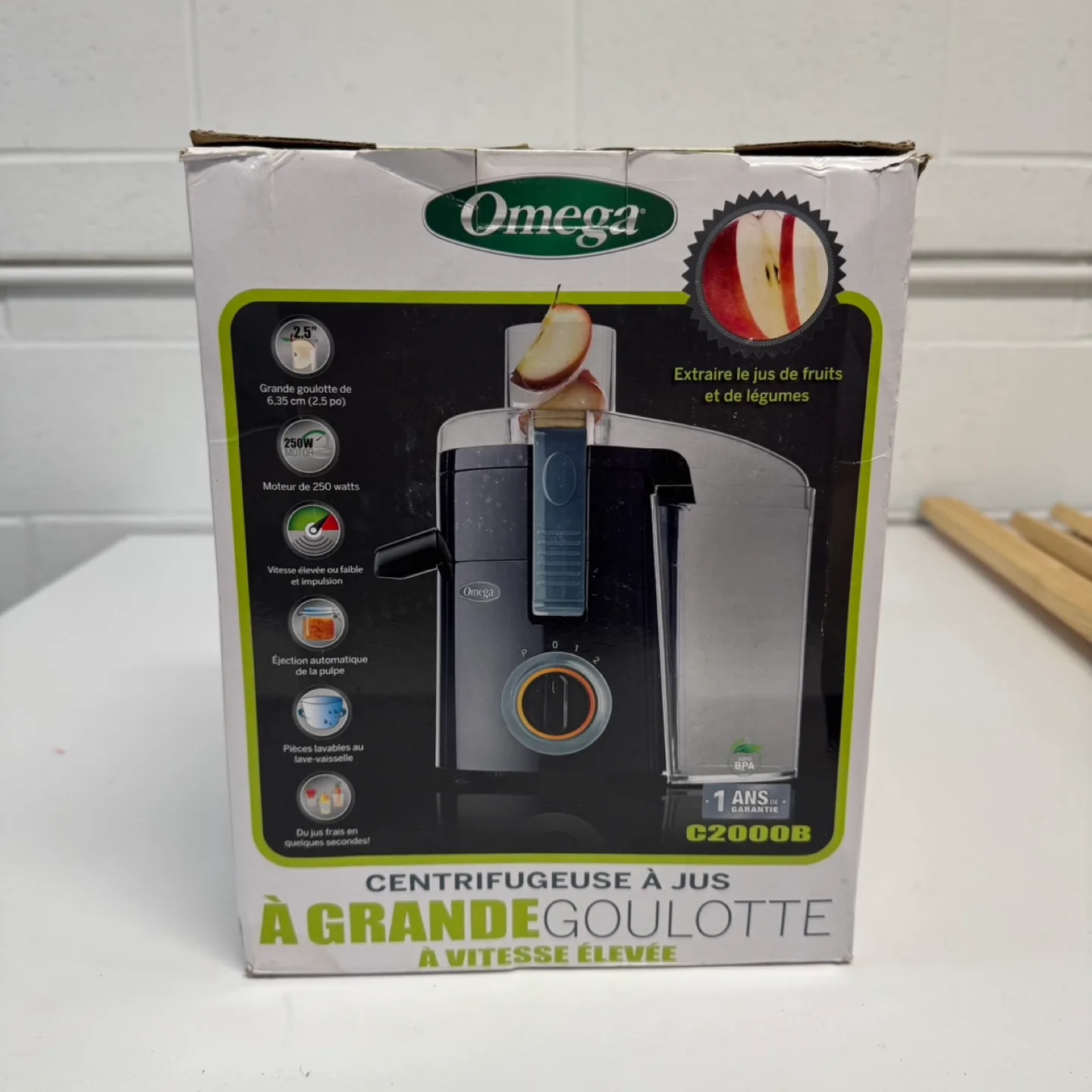 Omega C2000B Large Chute Juicer image indicator(2)