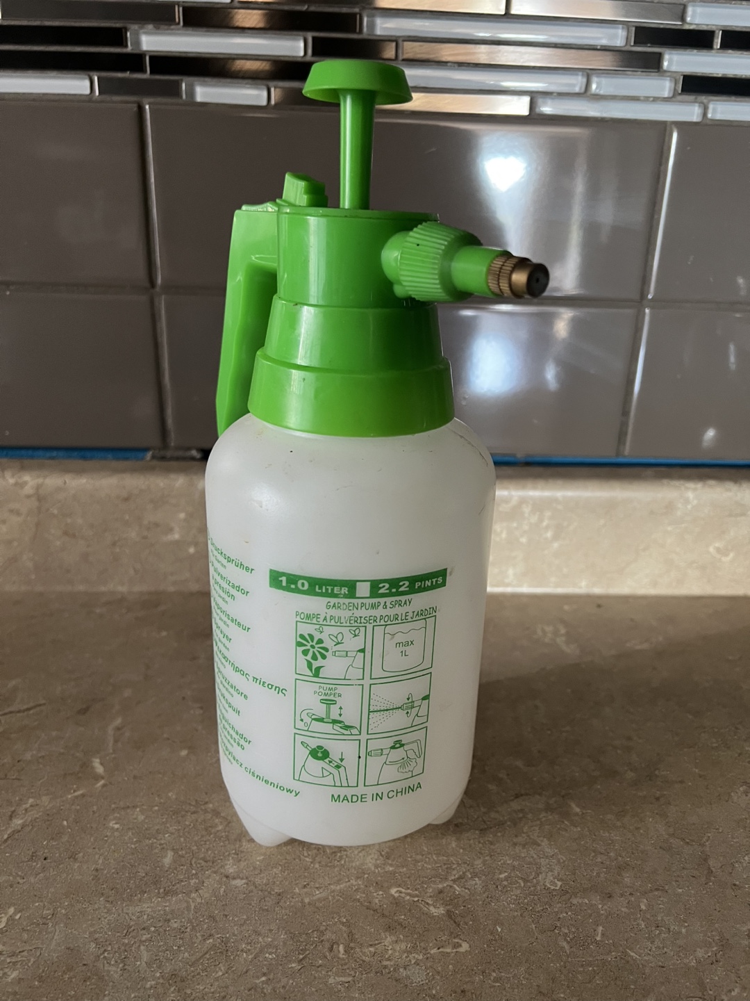 1.0 Liter Green & White Garden Sprayer - photo 2