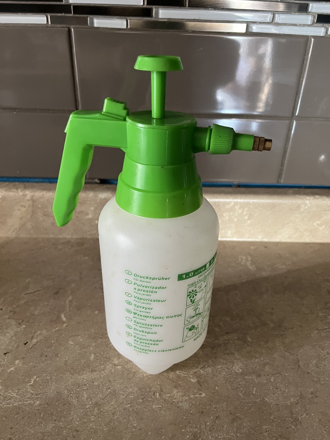 1.0 Liter Green & White Garden Sprayer