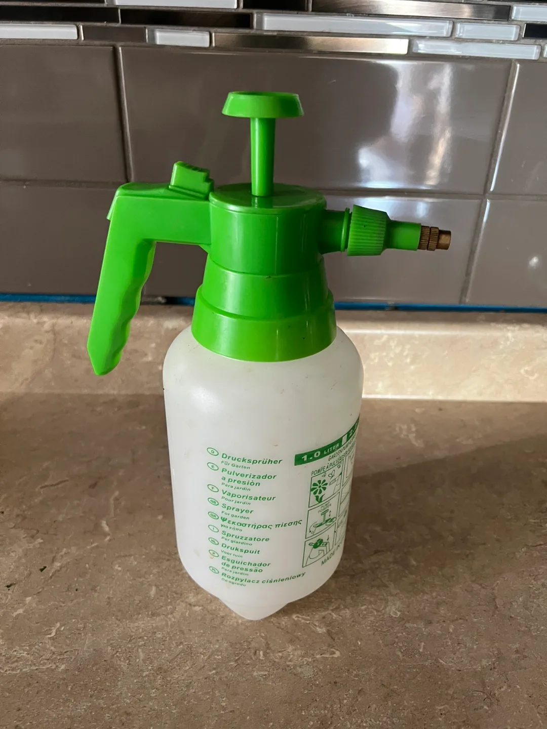 1.0 Liter Green & White Garden Sprayer thumbnail