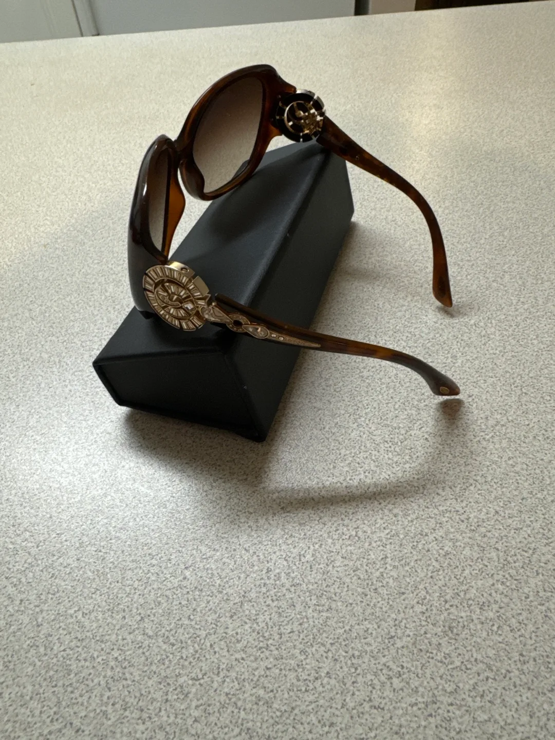 Bvlgari sunglasses image indicator(2)