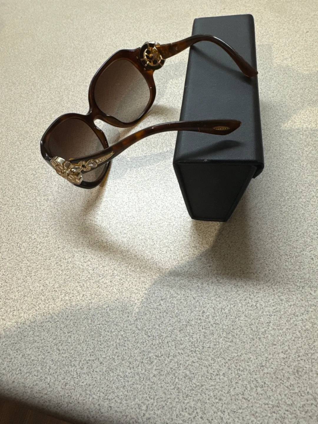 Bvlgari sunglasses image indicator(3)