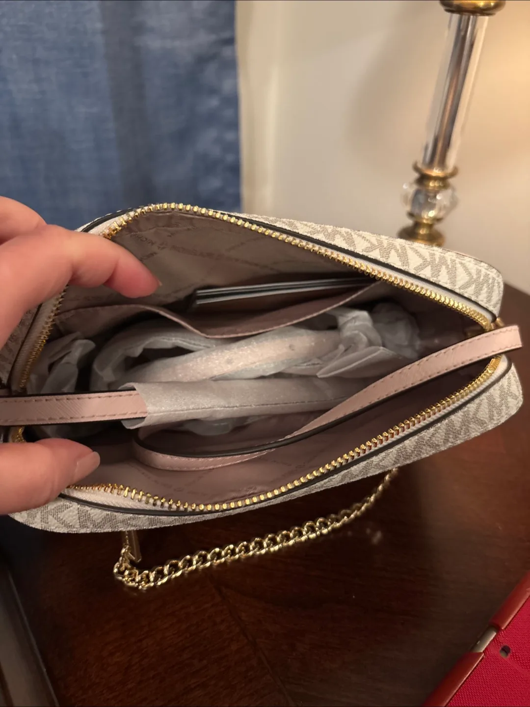 Michael Kors Crossbody Bag image indicator(2)