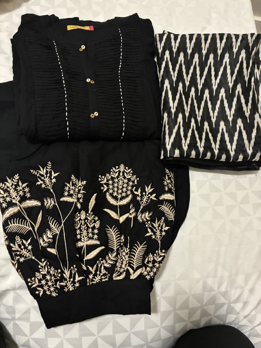Black Salwar Kameez Suit - Size L - photo 2