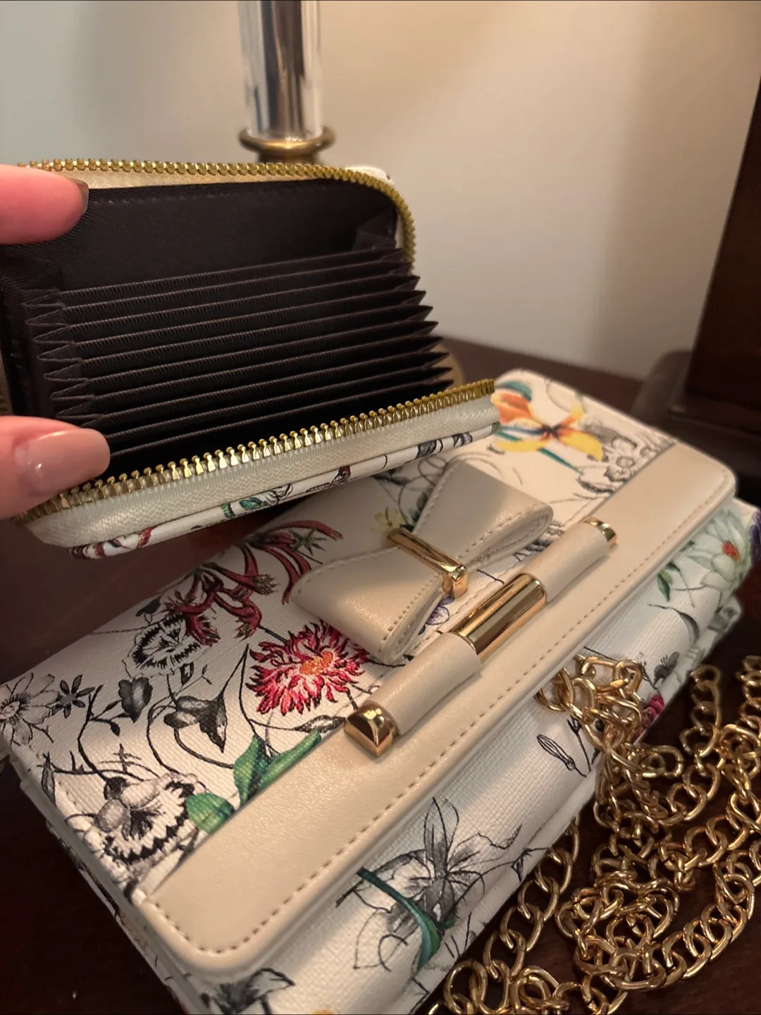 Floral Print Crossbody Bag with Chain Strap image indicator(6)