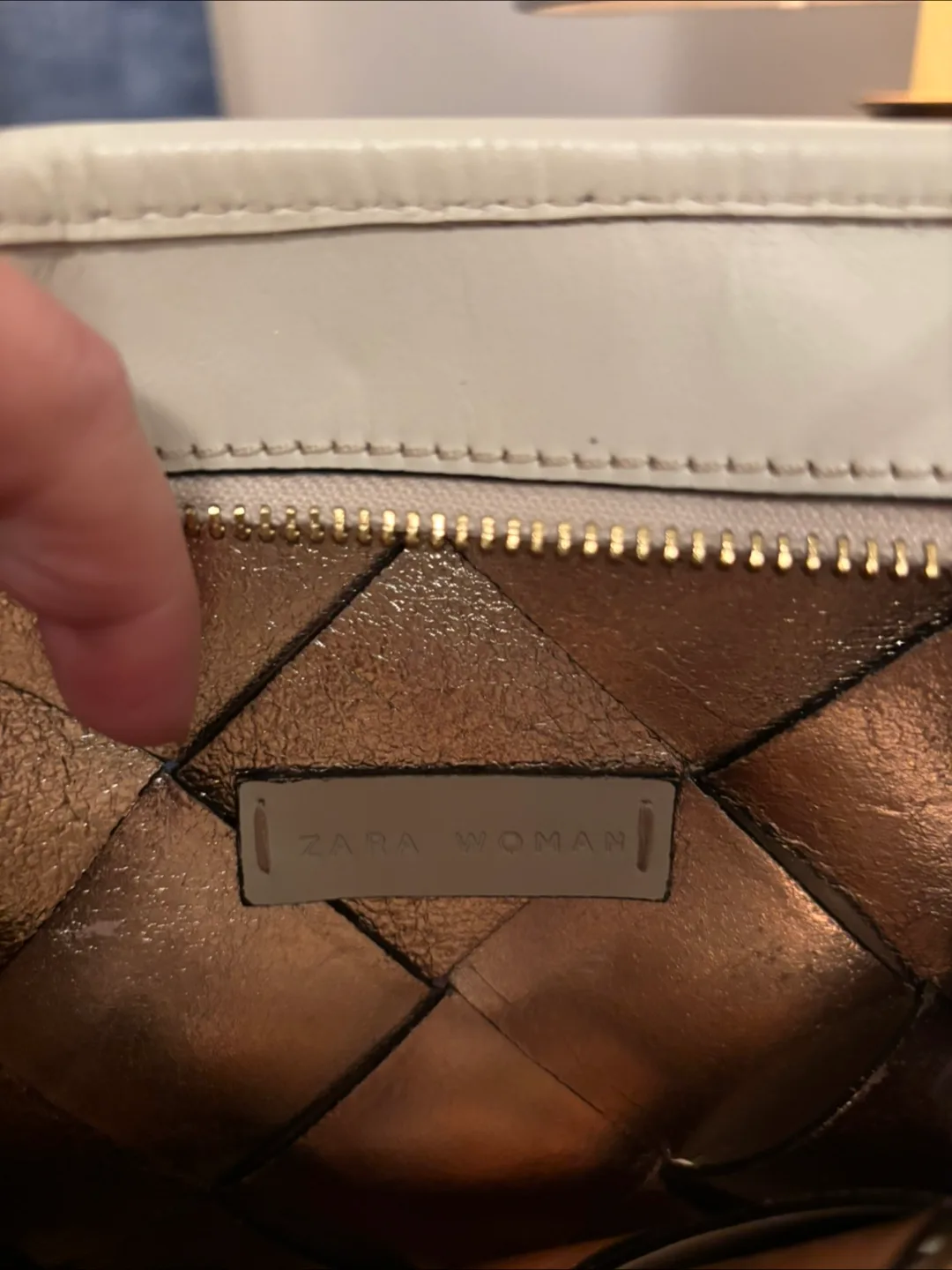 Zara Woman White Woven Shoulder Bag image indicator(4)