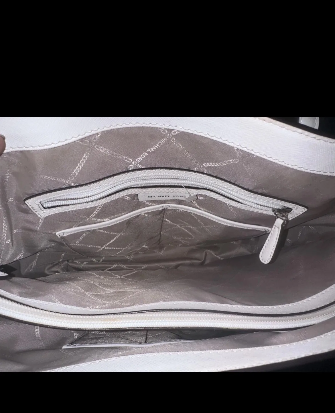 Michael Kors White Tote Bag image indicator(2)