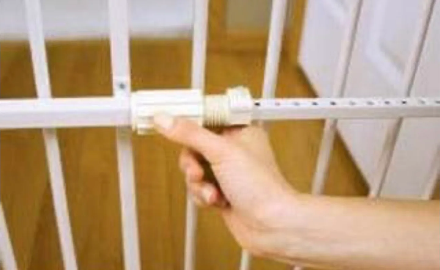 Evenflo Easy Walk-Thru Pet/Baby Gate image indicator(2)