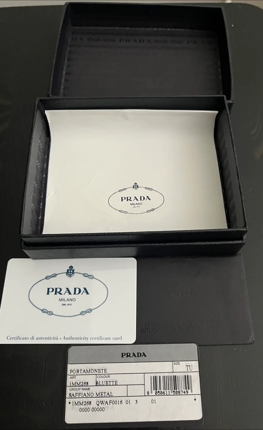 Prada Zippy wallet image indicator(3)