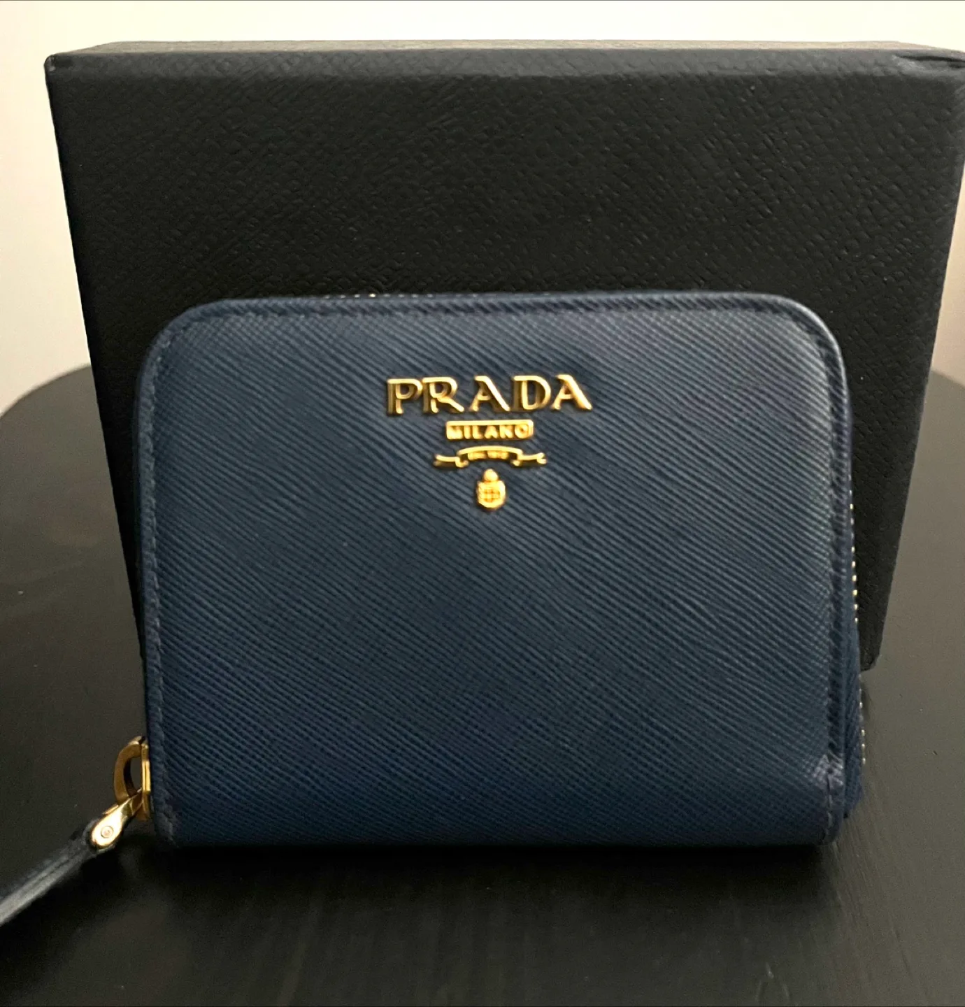 Prada Zippy wallet image indicator(2)