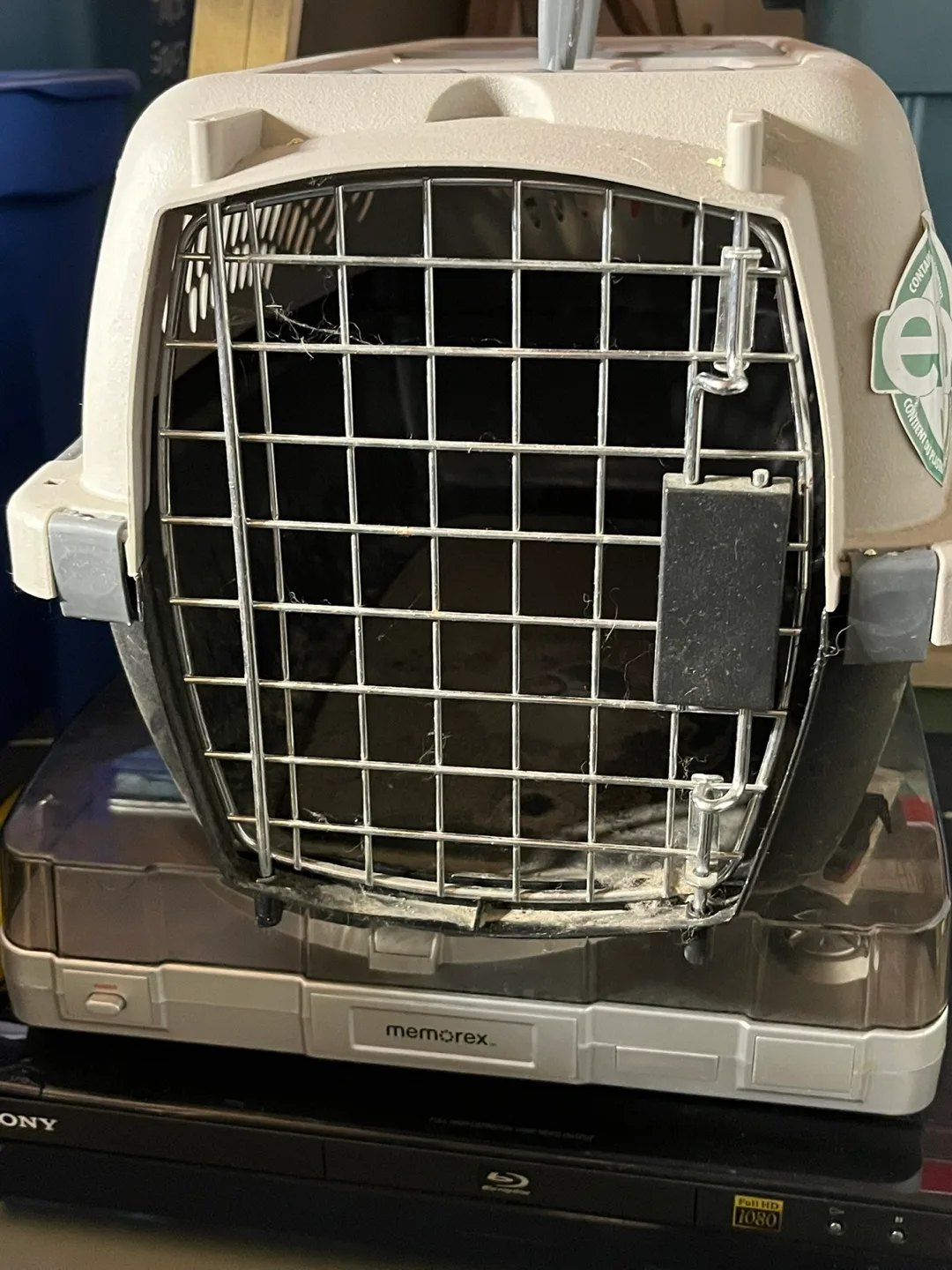 Pet Carrier - Great for Small Dogs/Cats thumbnail