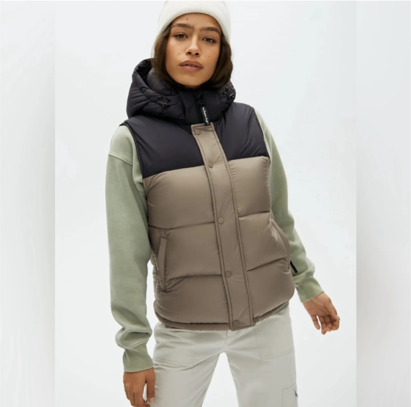 Aritzia TNA Super Puff Vest thumbnail