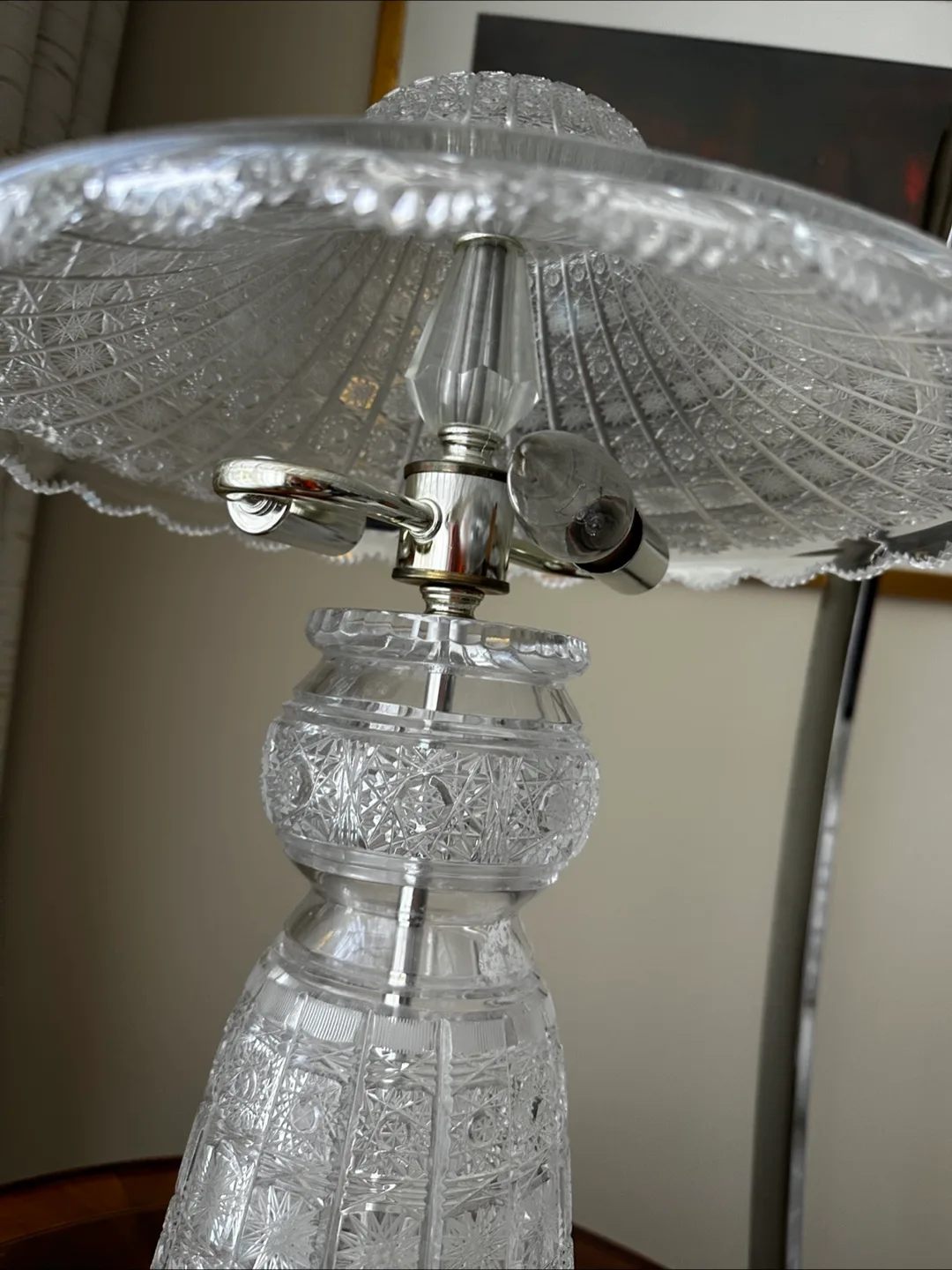 Bohemia Crystal Lamp - Excellent Condition image indicator(2)