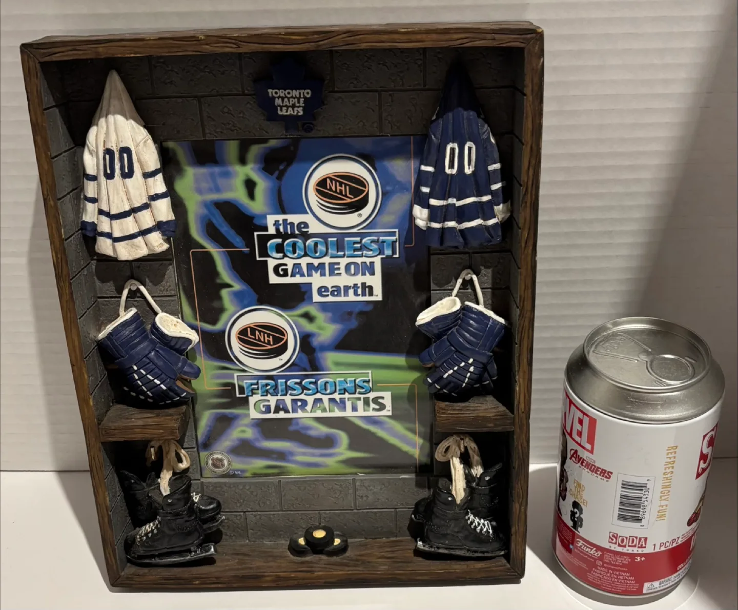 Toronto Maple Leafs 3D Shadow Box Picture Frame 10”x7.5” image indicator(2)