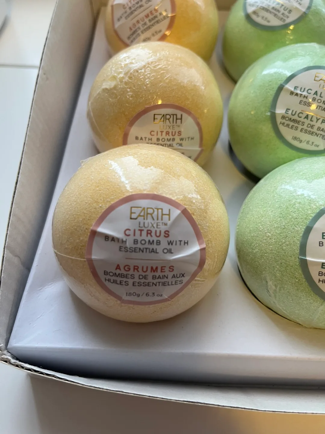 Earth Luxe Bath Bombs with Essential Oil- box of 12 image indicator(3)
