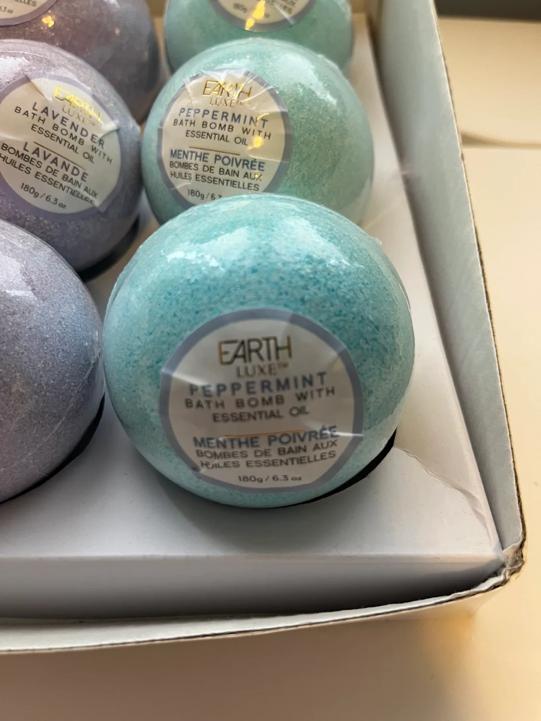 Earth Luxe Bath Bombs with Essential Oil- box of 12 image indicator(4)
