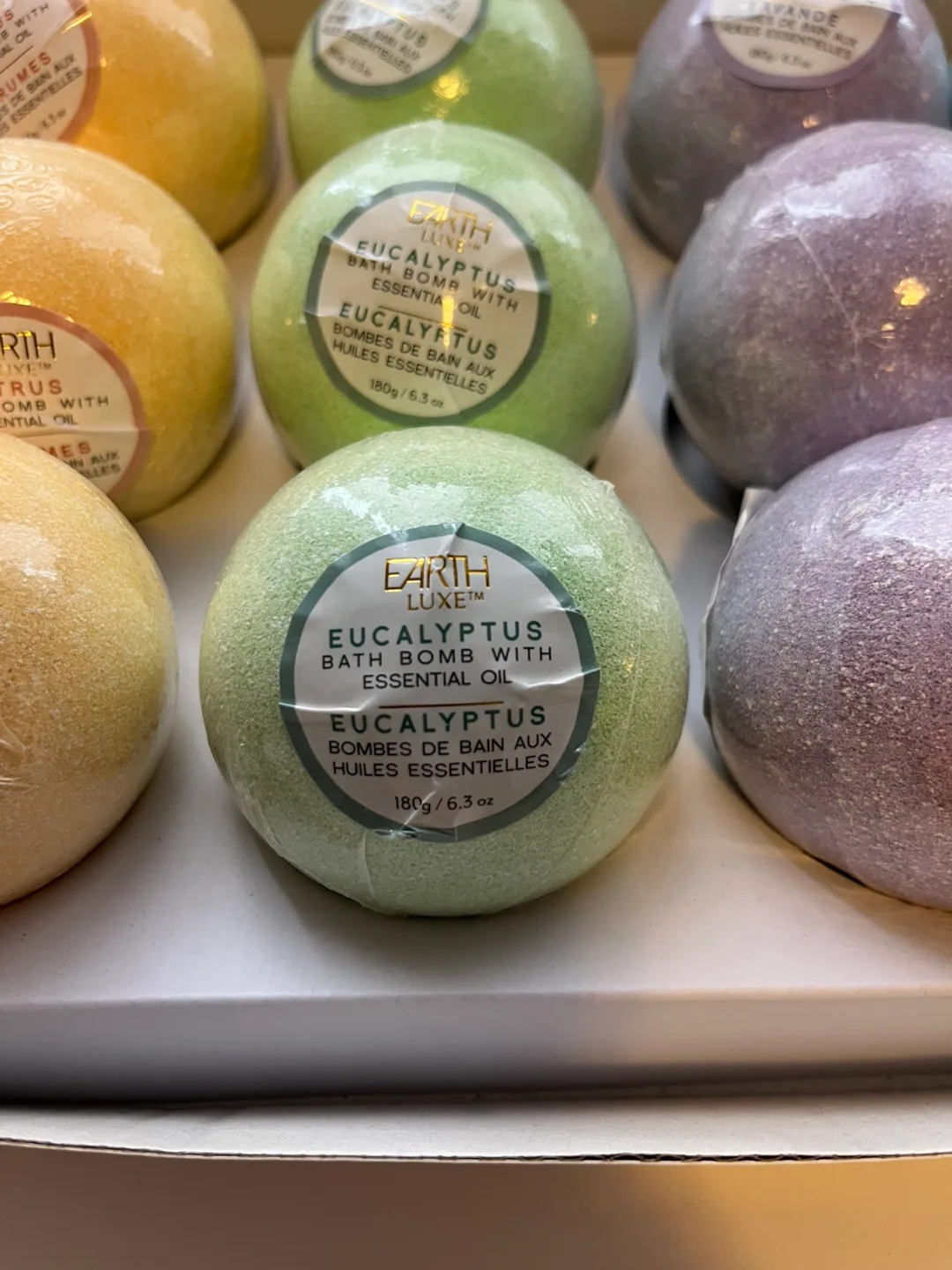 Earth Luxe Bath Bombs with Essential Oil- box of 12 image indicator(2)