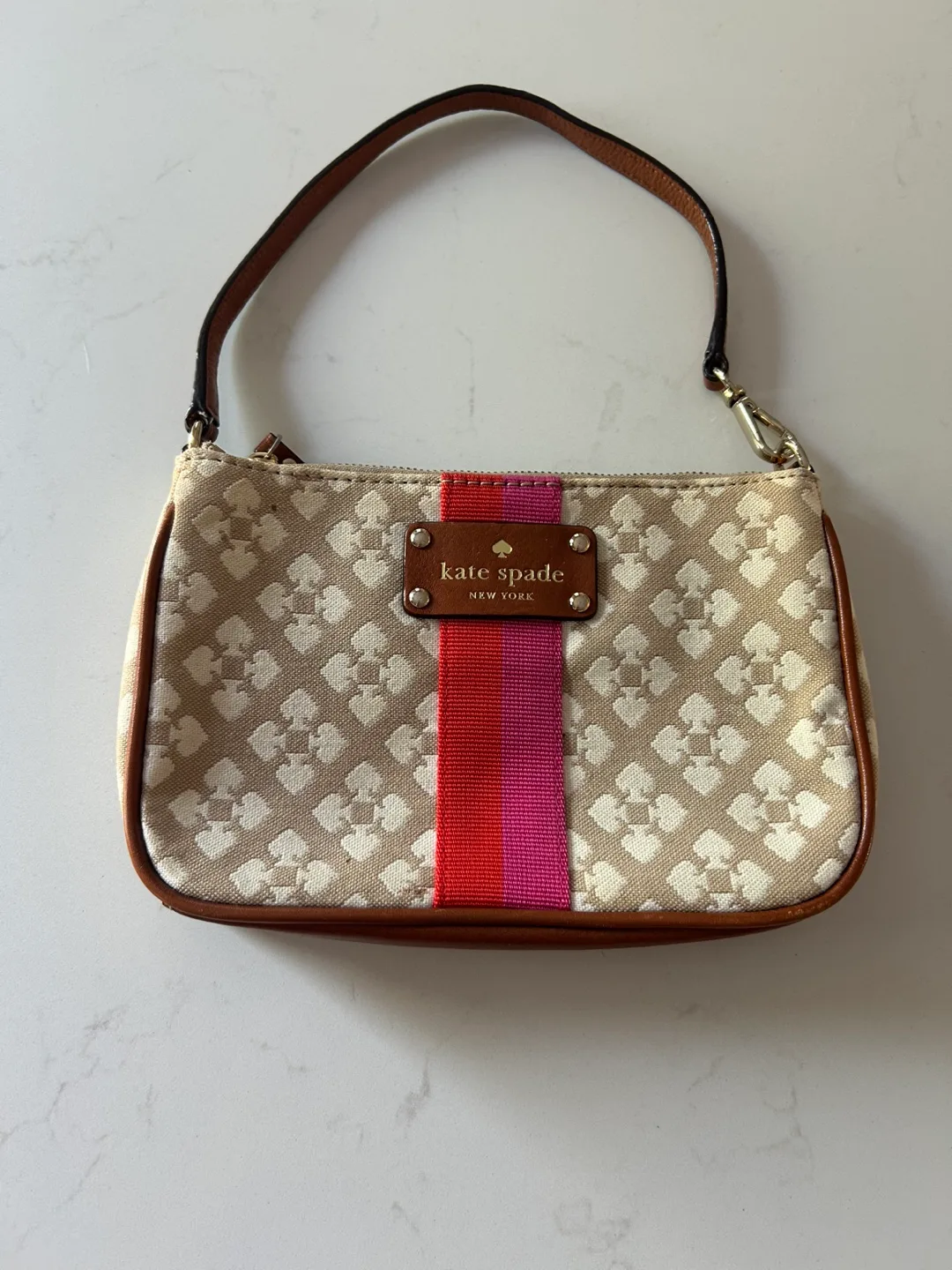 Kate Spade Medium Wristlet image indicator(2)