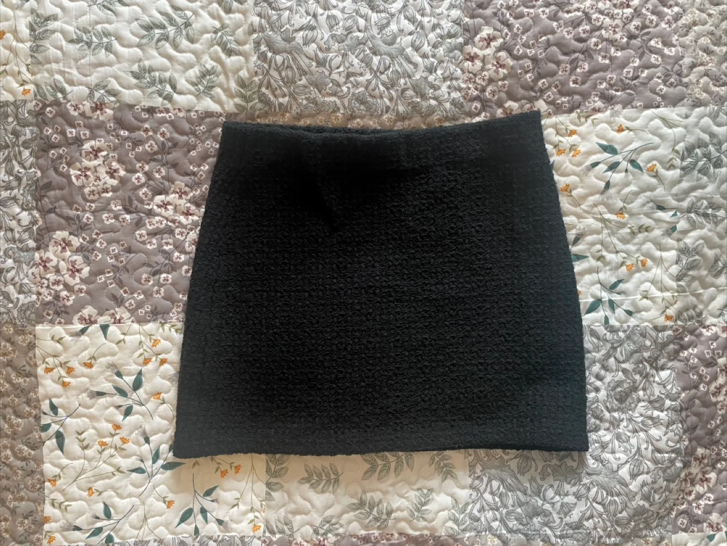 NWT Uniqlo Black Mini Skirt - Size L image indicator(4)