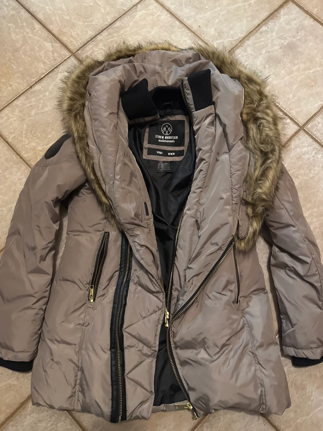 Storm Mountain Outerwear - Women's M/M thumbnail