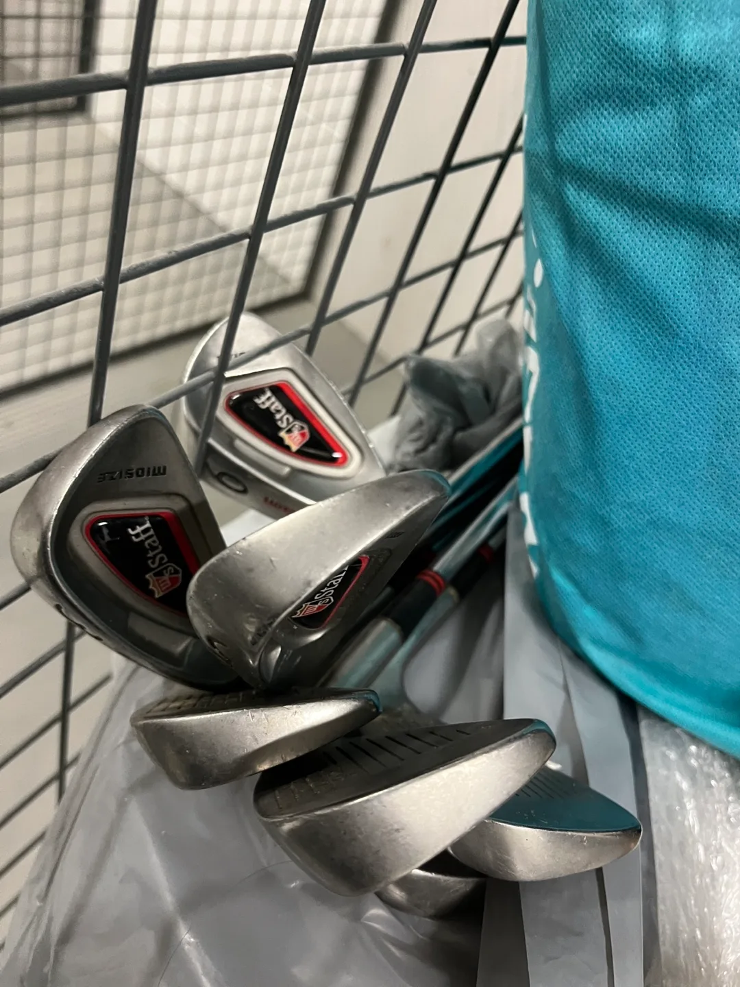 Wilson Staff Midsize Golf Iron Set
