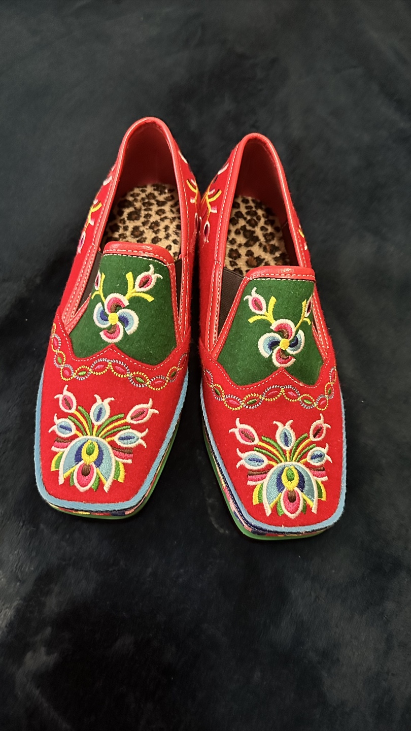 Tibetan / Chinese Red Embroidered Slip-On Shoes - Size 36 - photo 2
