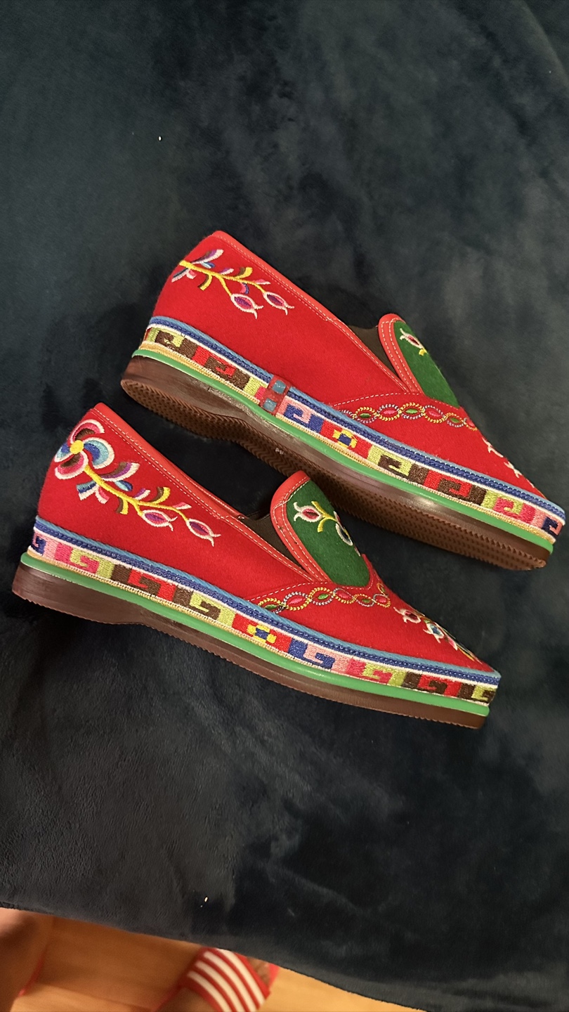Tibetan / Chinese Red Embroidered Slip-On Shoes - Size 36 - photo 3