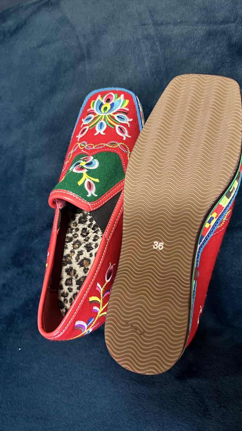 Tibetan / Chinese Red Embroidered Slip-On Shoes - Size 36 - photo 4