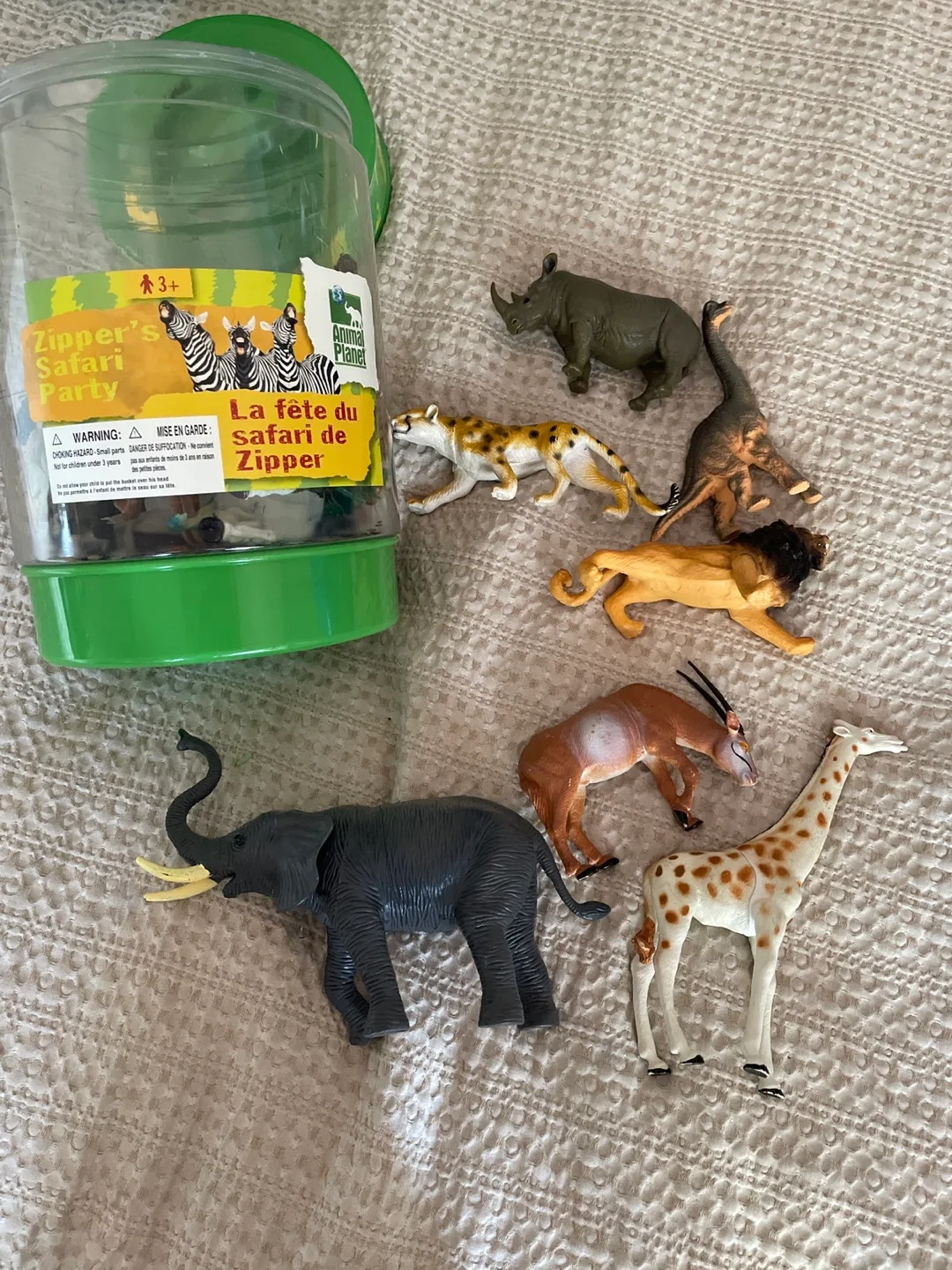 Animal Planet Zipper's Safari Party Set thumbnail