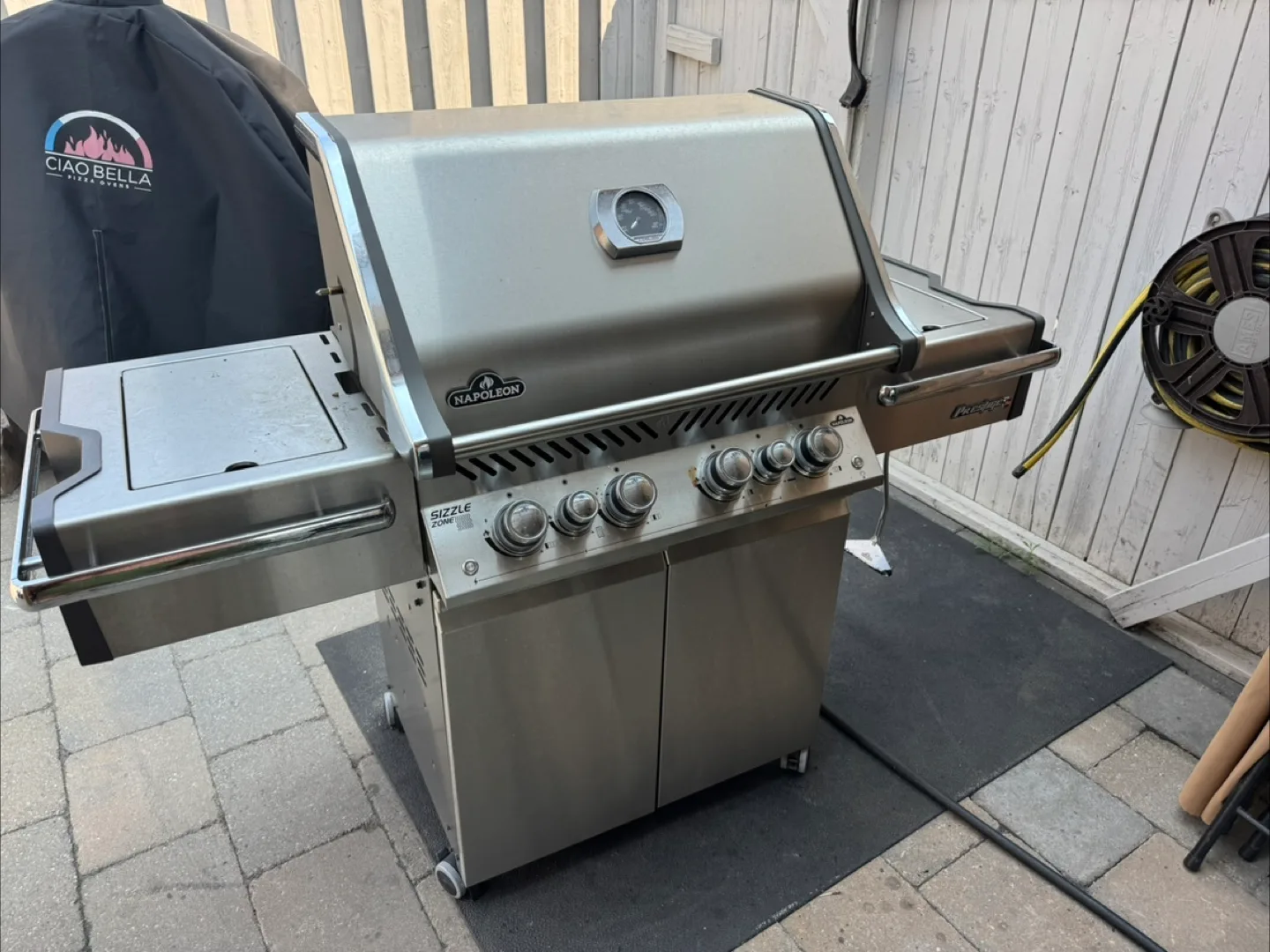 Napoleon Prestige Pro BBQ Grill thumbnail