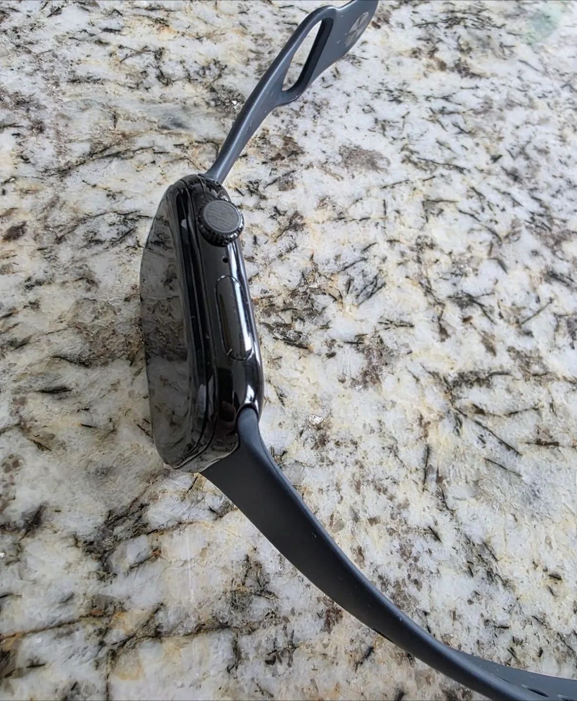 Apple Watch Series 10, black, 46mm cellular model image indicator(2)