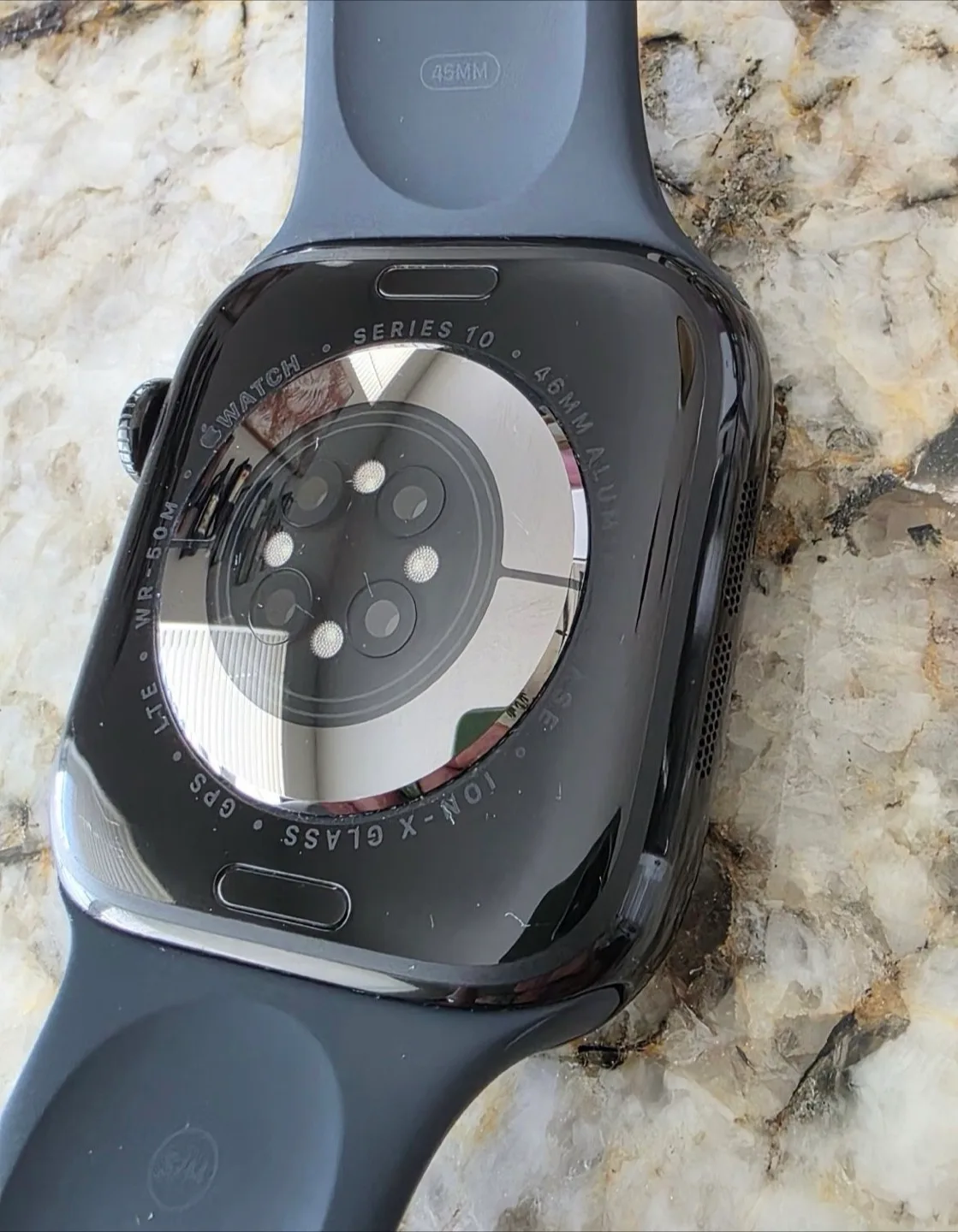 Apple Watch Series 10, black, 46mm cellular model image indicator(3)