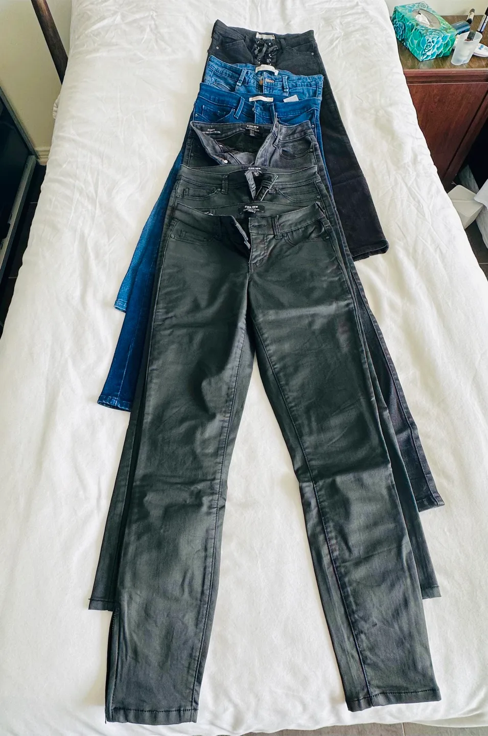 Mixed 6  pieces Skinny Jeans Bundle - Size 2 & 4 US thumbnail