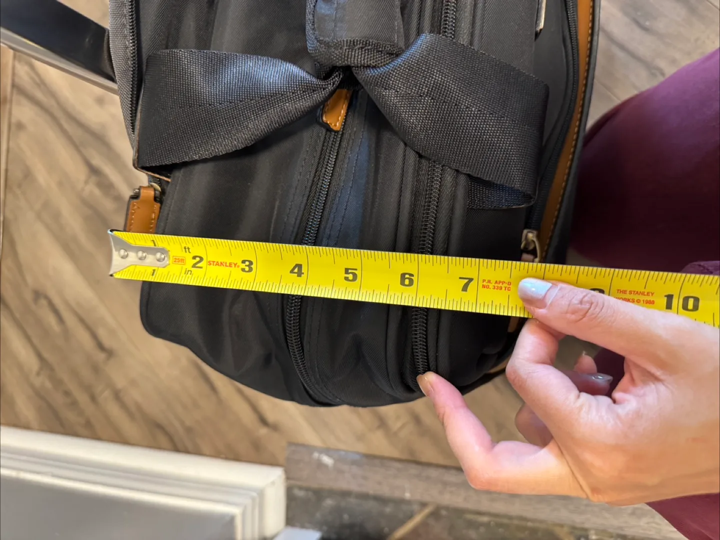 Eminent Rolling Carry-On Luggage image indicator(8)