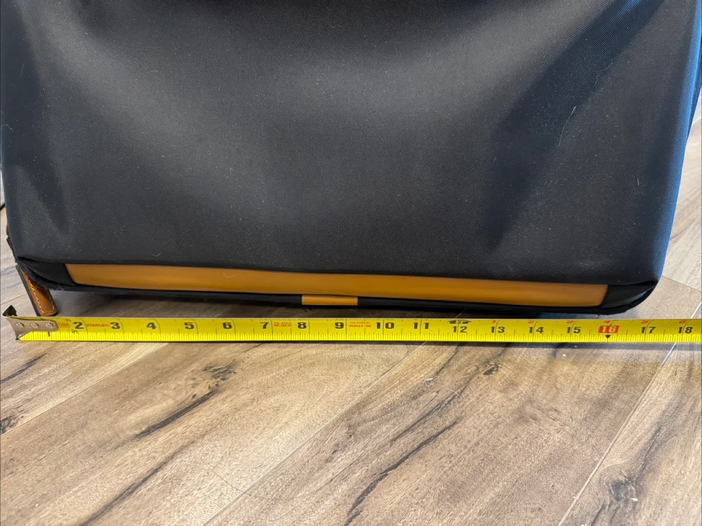 Eminent Rolling Carry-On Luggage image indicator(6)