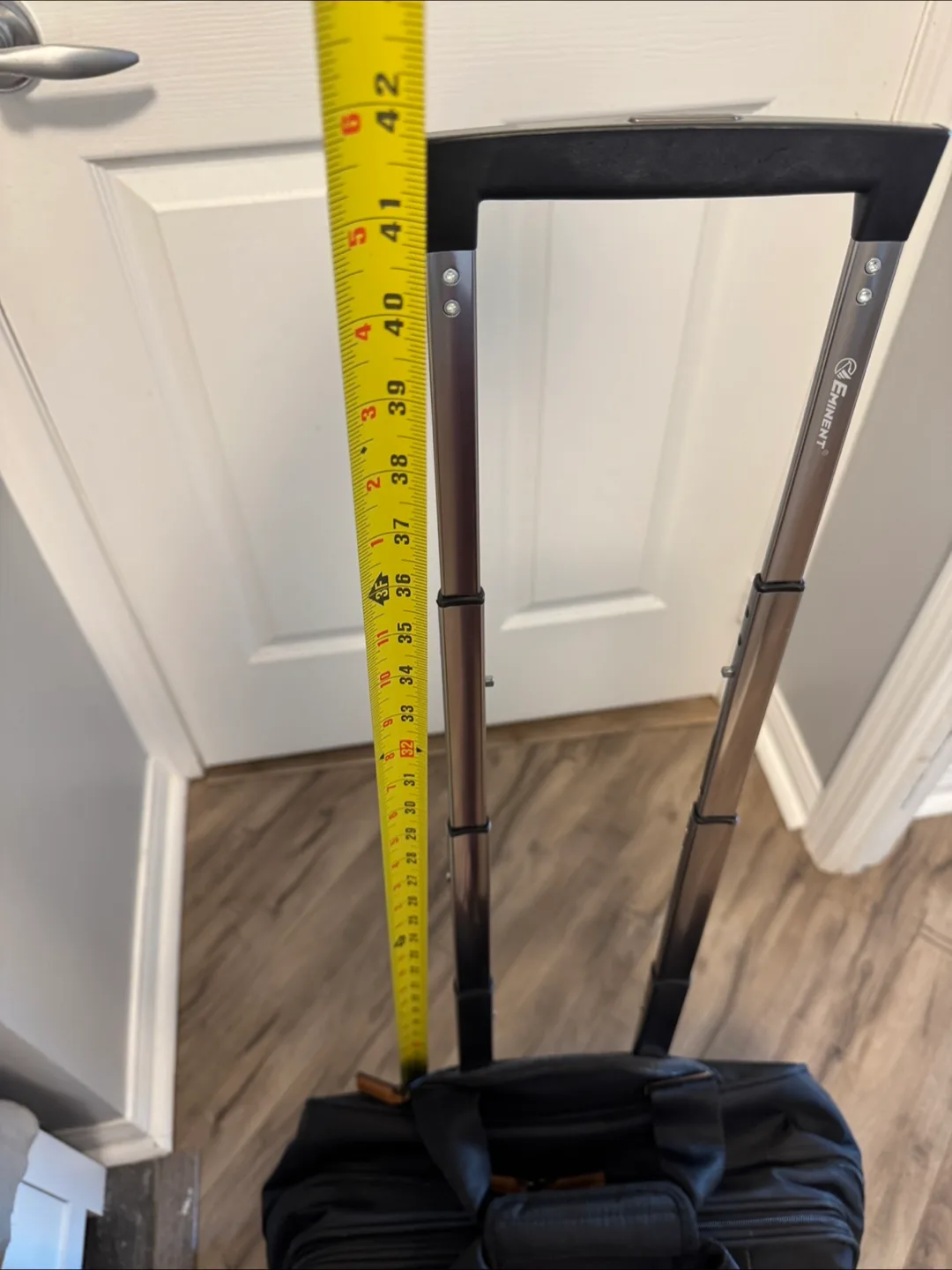 Eminent Rolling Carry-On Luggage image indicator(9)