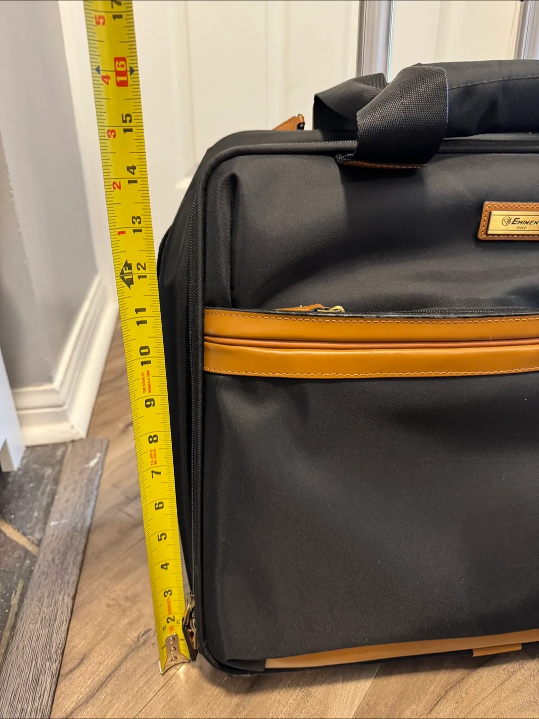 Eminent Rolling Carry-On Luggage image indicator(7)