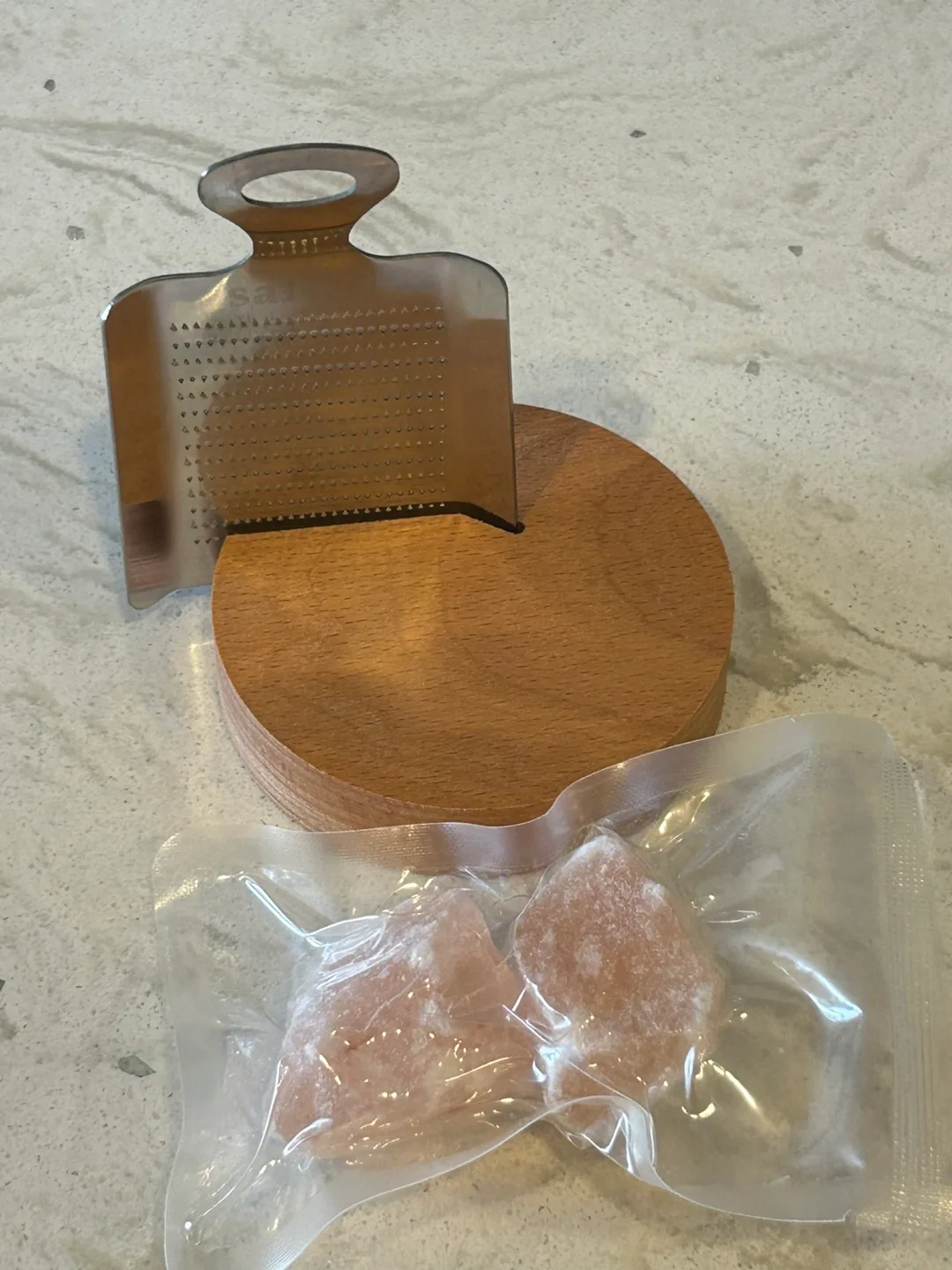 Salted Himalayan Salt Grater with Wood Base image indicator(2)