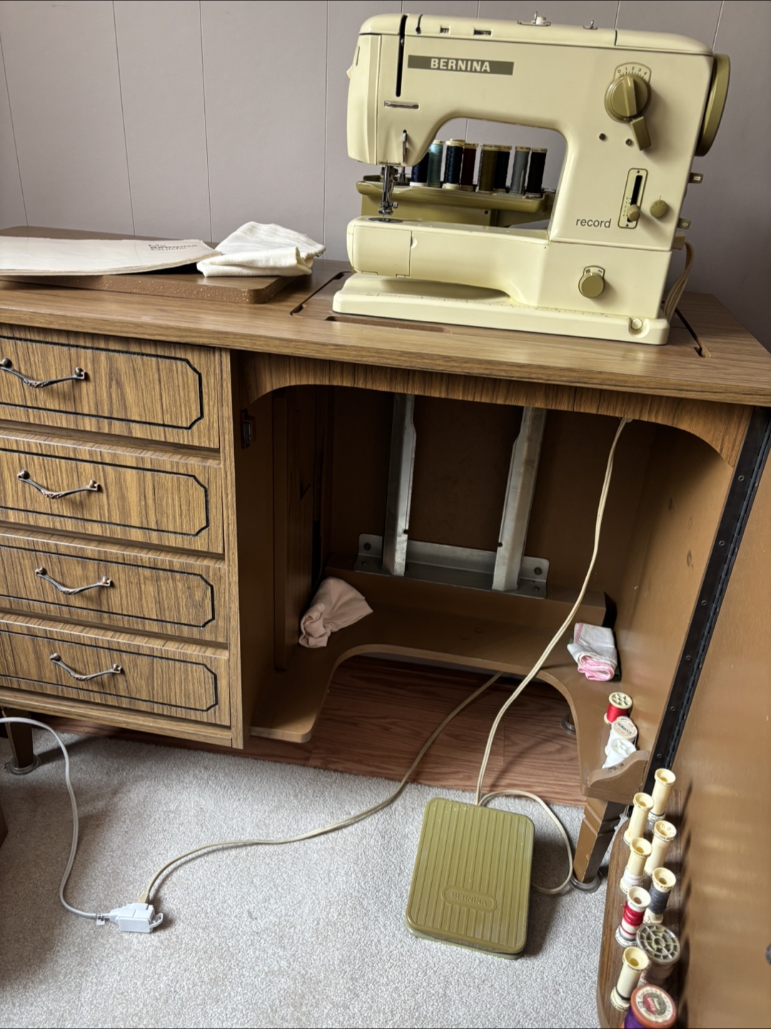 Bernina Record 730 Sewing Machine and table - photo 3