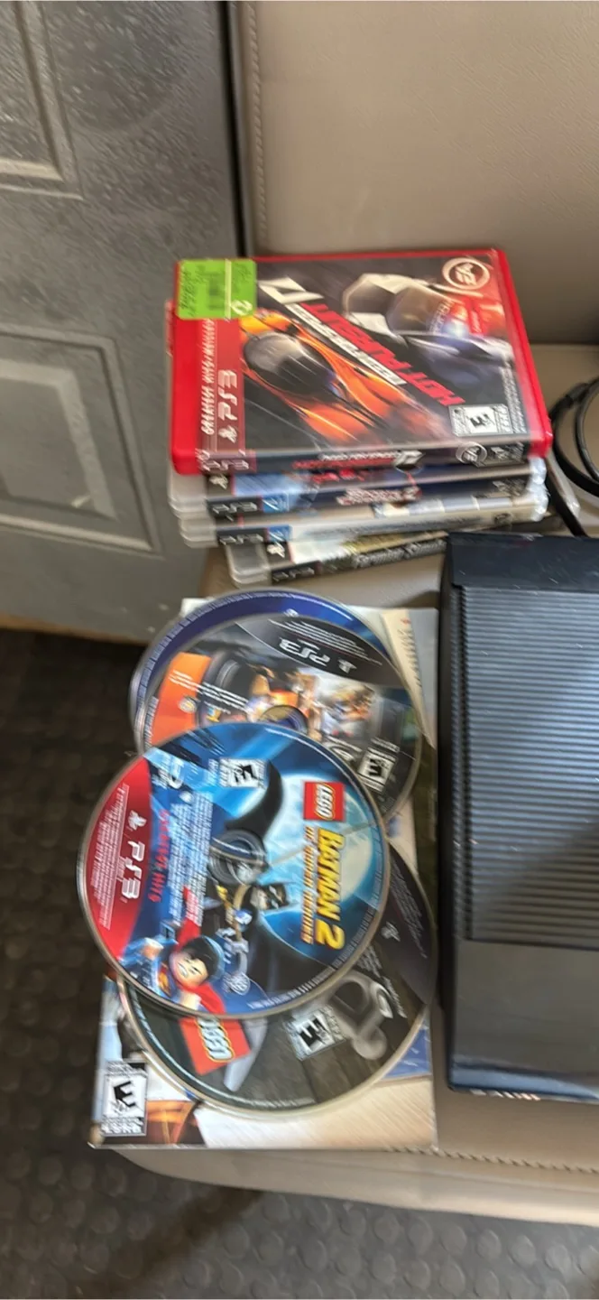 Sony PlayStation 3 Bundle image indicator(4)