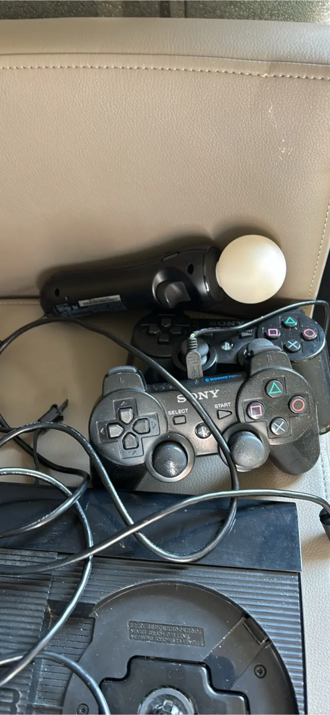 Sony PlayStation 3 Bundle image indicator(2)