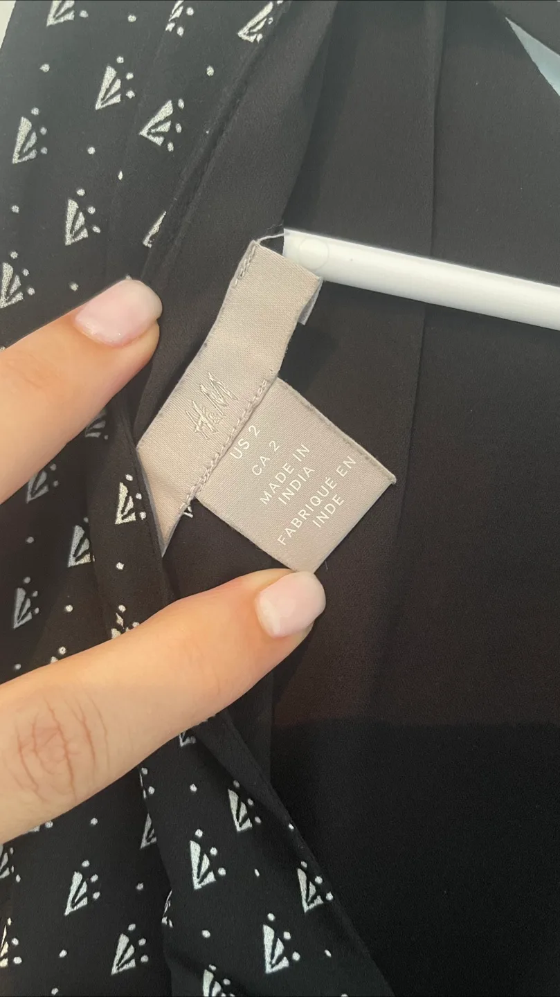 H&M Black Dress - Size 2 image indicator(3)