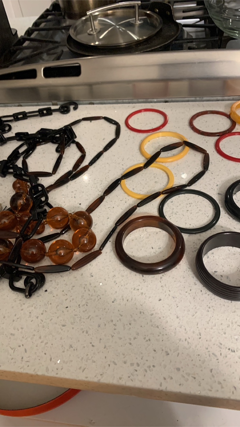Vintage Bakelite Jewelry Set - photo 3